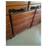 4 drawer wood dresser. Approx size 2ft 10in x 3ft