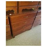 4 drawer wood dresser. Approx size 2ft 10in x 3ft