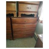 4 drawer wood dresser. Approx size 2ft 10in x 3ft
