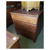 4 drawer wood dresser. Some scratches Approx size