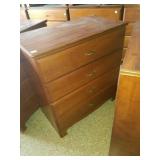 4 drawer wood dresser. Approx size 2ft 10in x 3ft