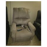Very nice light tan electric massge/recliner