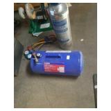 7 gal air tank appears to be new