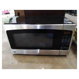 Nice, large capacity  GE microwave with glass