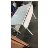 Table with drop leaf