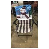 2 outdoor chairs with removable decoration back