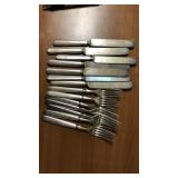 Wm Rogers flatware. 7 knives 7 forks