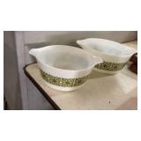 2 Pyrex bowls 474B & 475P