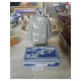 Porcelain blue and white box and kimono vase. Box
