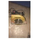 Skilsaw with wooden bat