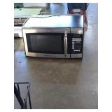 Emerson Microwave with glass plate.
900 watts
