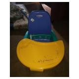 Plastic portable highchair