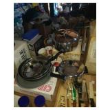 Group of 3 sauce pans and 2 pots wit lids and 2