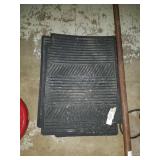 Pair of floor mats