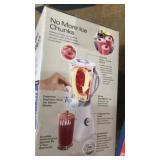 Hamilton beach blender in box and pyrex portable