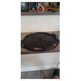 EZ SLICE PIZZA SERVING TRAY by SIMTEC. Tray is