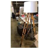 Tripod lamp approx 5.5 foot tall