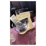 Sunbeam Mixmaster with 2 bowls and 2 sets of