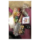 All lot. Vibrant flash meter, ceramic ashtray,