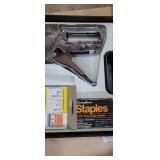Staple gun and staples