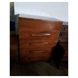 Kroehler 5 drawer dresser. 36x20x49. Drawers open