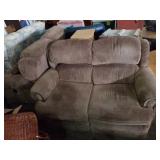 Very nice love seat sofa recliner. 62x35x41.