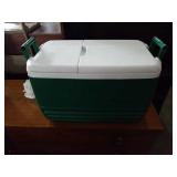 Igloo cooler. 24x14x15.