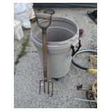 Garbage can no lid, tater fork