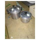 Large cooking pot w/strainer and lid, and a 4qt.
