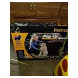 Petmate pop up kennel
Medium size
New in box