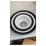 Set of 4 Pyrex glass mixing bowls