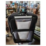 Geoffrey Beene 18x12x30 two wheels Geoffrey Beene 18x12x30 two wheels