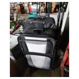 Geoffrey Beene 18x12x28 two wheels Geoffrey Beene 18x12x28 two wheels