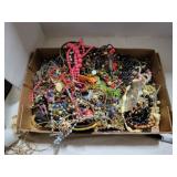Costume jewelry 15x9x3in box Costume jewelry 15x9x3in box