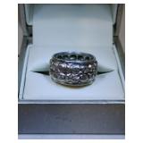 Sterling flowered band marked 925 (3.3g) Sterling flowered band marked 925 (3.3g)