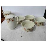 4 small Hall dishes and s&P 4 small Hall dishes and s&P