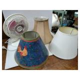 Desk lamp and 3 small lamp shades Desk lamp and 3 small lamp shades