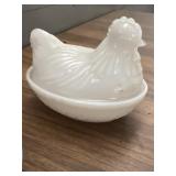 Nesting hen dish 4x3 Nesting hen dish 4x3