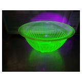 Green UV depression glass bowl 10x5 Green UV depression glass bowl 10x5