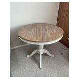Pier 1 Imports 30 inch round table mint