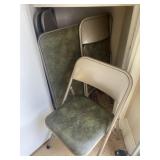 Folding card table and 4 chairs nice condition!