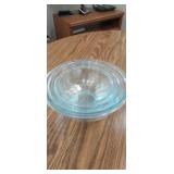 Pyrex clear bowl set of 3