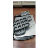 Muffin and baking sheets