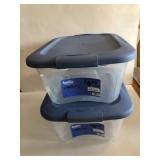 2 New 2 qt plastic tubs w/locking lid