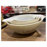 Pyrex nesting mixing balls