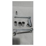 9- Snap-on tools 5 sockets, 2 wrenchs,1 extension