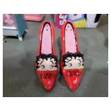 Betty Boop salt/ pepper shaker set New