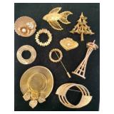 10 goldtone vintage brooches
