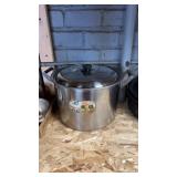 Stainless steel cooking pot