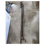 2 pipe clamps